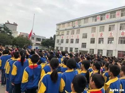 新縣各中小學(xué)開展“向國旗敬禮”系列教育活動(dòng)