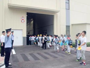 到義烏動力小鎮(zhèn)吉利工廠去參觀 佛堂小學(xué)師生感受現(xiàn)代工業(yè)的魅力