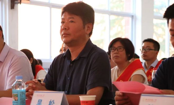 默默無(wú)聞奉獻(xiàn)智慧，孜孜不倦耕耘心田——河南省信陽(yáng)市新縣啟福小學(xué)