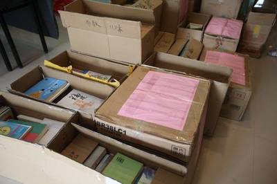 炎炎夏日送清涼！海峽教育報(bào)社等單位為永泰嵩口公益圖書館及啟福小學(xué)捐書